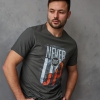 футболка чоловіча з принтом "Never give up"